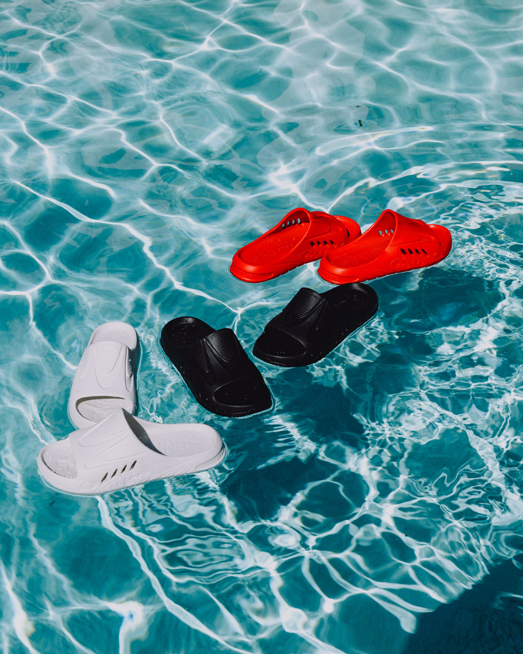 SPRAYGROUND® FOOTWEAR SHARKSLIDE: BLACK